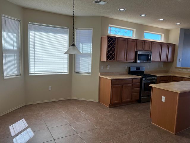 857 Loma Pinon Loop NE, Rio Rancho, NM 87144