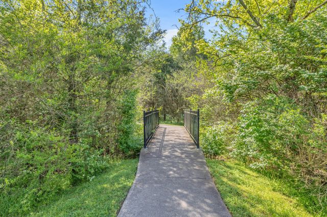 624 Southshore Pt, Mount Juliet, TN 37122