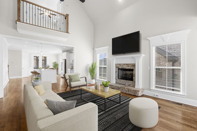 624 Southshore Pt, Mount Juliet, TN 37122