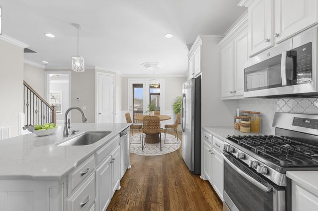 624 Southshore Pt, Mount Juliet, TN 37122