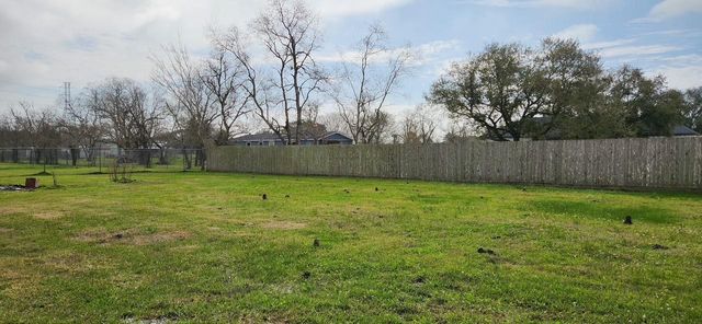 2180 Washington Avenue, Alvin, TX 77511