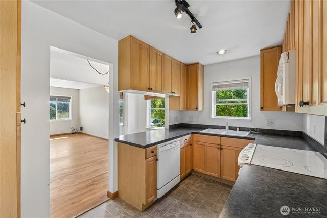 10235 33rd Avenue SW, Seattle, WA 98146