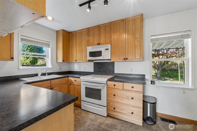 10235 33rd Avenue SW, Seattle, WA 98146