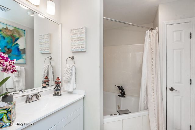 2726 Hollywood Terrace 124, Louisville, KY 40206