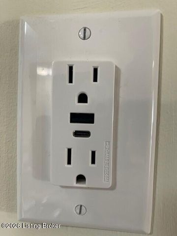 2726 Hollywood Terrace 124, Louisville, KY 40206