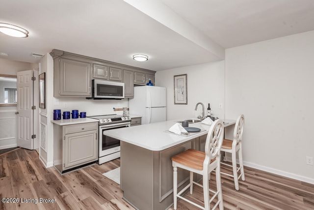 2726 Hollywood Terrace 124, Louisville, KY 40206