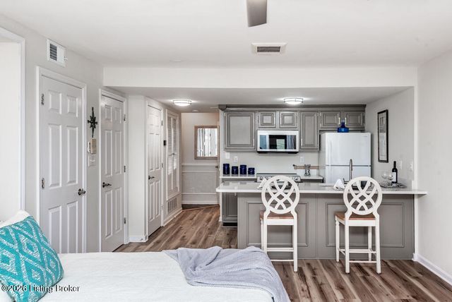 2726 Hollywood Terrace 124, Louisville, KY 40206