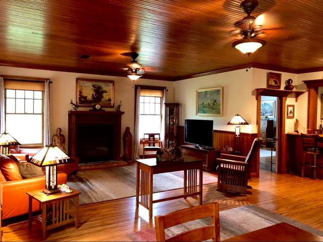 1001 S Locust Street, Clarksville, TX 75426