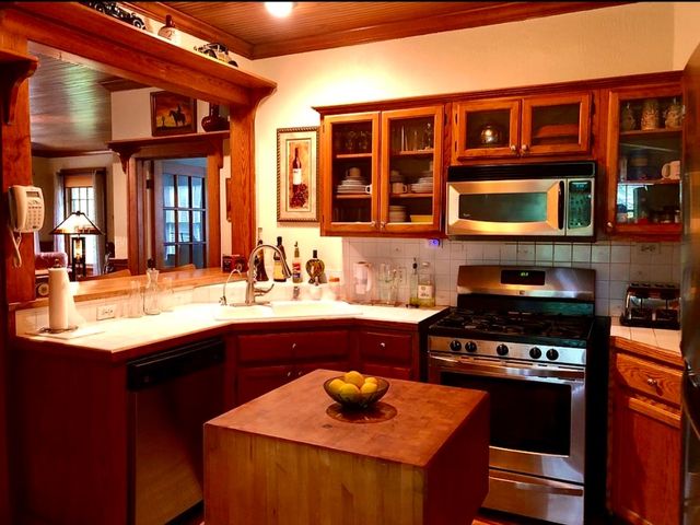 1001 S Locust Street, Clarksville, TX 75426