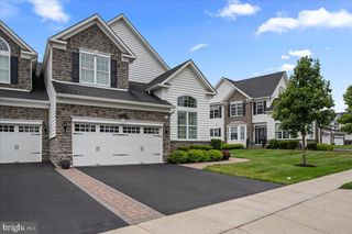 25 HILLYER LN, Newtown, PA 18940