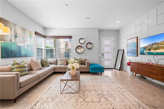 814 Beacon, Irvine, CA 92618