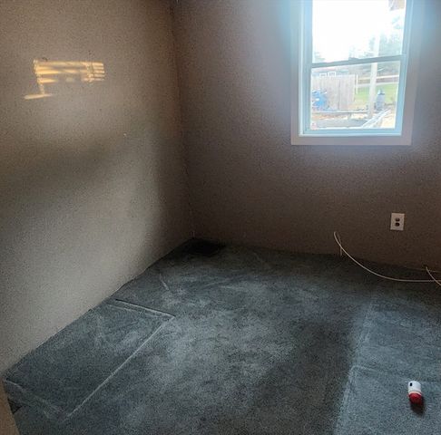 1 Gibbs Ball Park Rd, Wareham, MA 02571