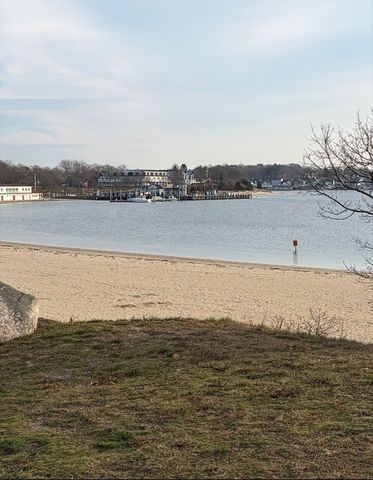 1 Gibbs Ball Park Rd, Wareham, MA 02571