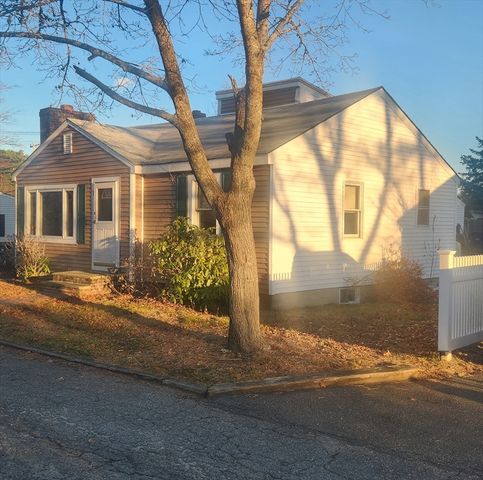 1 Gibbs Ball Park Rd, Wareham, MA 02571