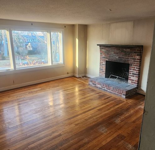 1 Gibbs Ball Park Rd, Wareham, MA 02571