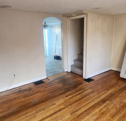 1 Gibbs Ball Park Rd, Wareham, MA 02571