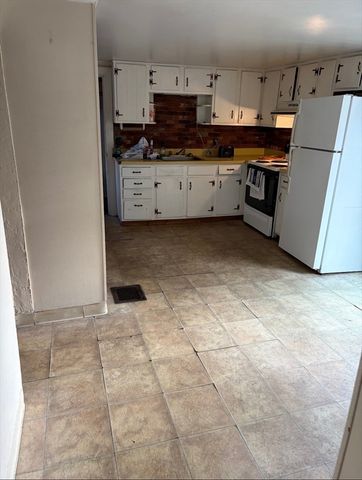 1 Gibbs Ball Park Rd, Wareham, MA 02571