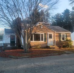 1 Gibbs Ball Park Rd, Wareham, MA 02571