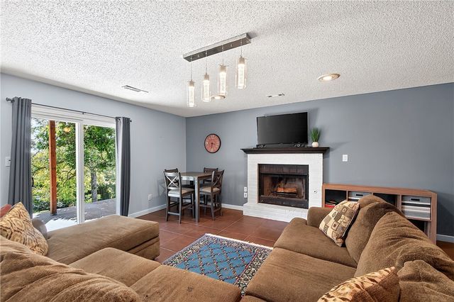 2841 E Hyland Park Road, Fayetteville, AR 72701