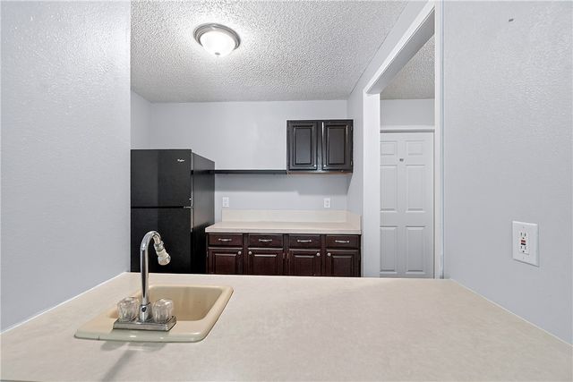 2841 E Hyland Park Road, Fayetteville, AR 72701