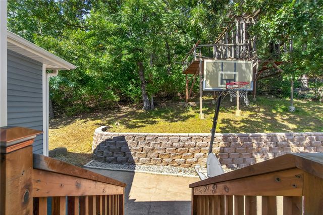 2841 E Hyland Park Road, Fayetteville, AR 72701