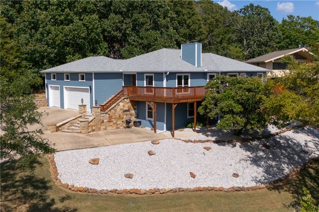 2841 E Hyland Park Road, Fayetteville, AR 72701