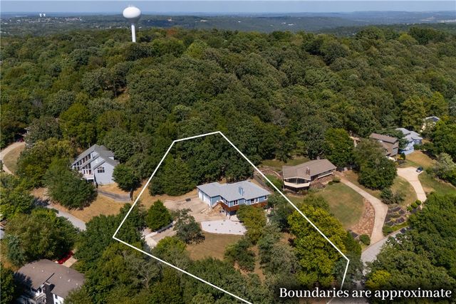 2841 E Hyland Park Road, Fayetteville, AR 72701