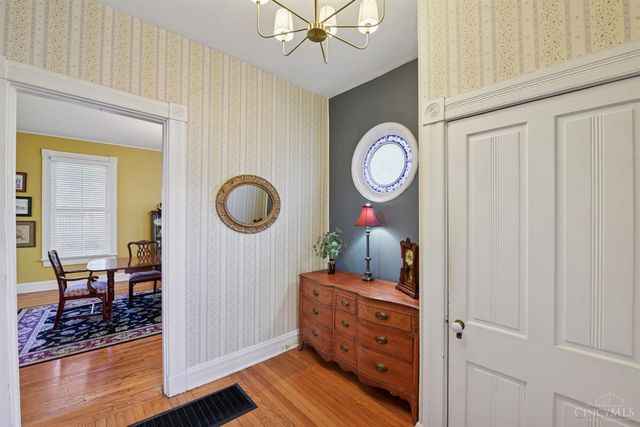 785 Greenville Avenue, Glendale, OH 45246