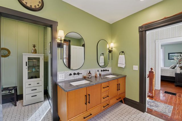 785 Greenville Avenue, Glendale, OH 45246