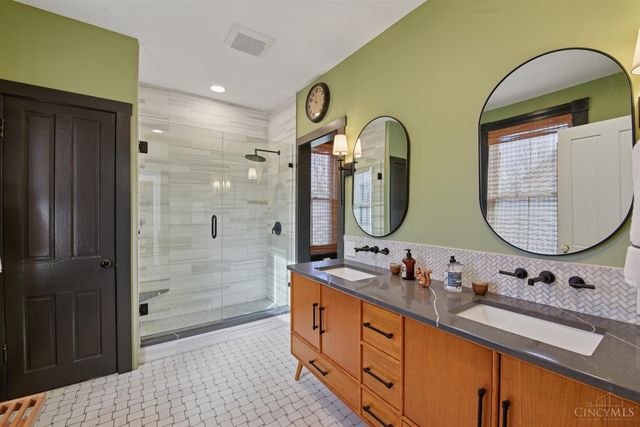 785 Greenville Avenue, Glendale, OH 45246