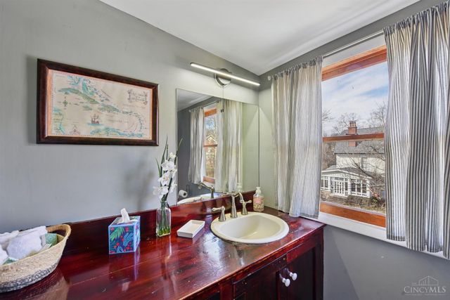 785 Greenville Avenue, Glendale, OH 45246