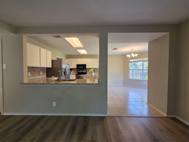 306 Greener DR, Leander, TX 78641