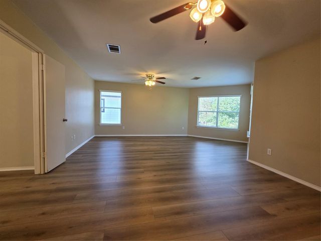 306 Greener DR, Leander, TX 78641