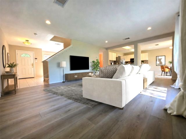 306 Greener DR, Leander, TX 78641