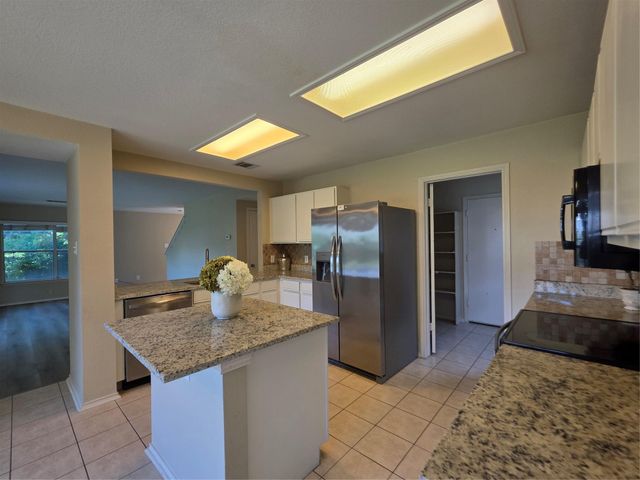 306 Greener DR, Leander, TX 78641