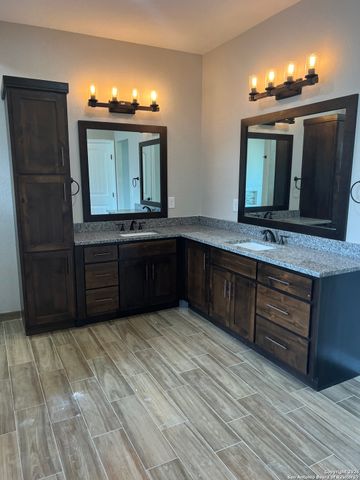 2710 ROYALWOOD, New Braunfels, TX 78132