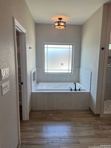 2710 ROYALWOOD, New Braunfels, TX 78132