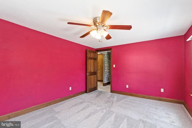 18 MANCHESTER ST, Glen Rock, PA 17327