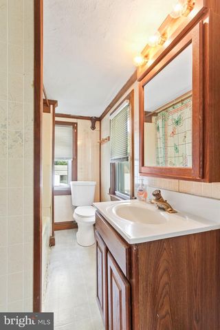 18 MANCHESTER ST, Glen Rock, PA 17327