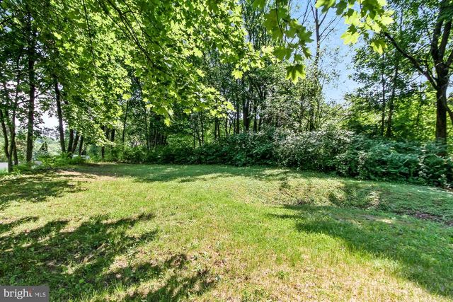 18 MANCHESTER ST, Glen Rock, PA 17327