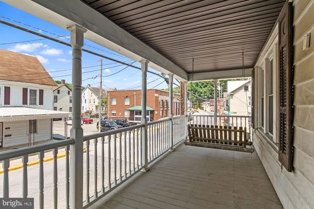 18 MANCHESTER ST, Glen Rock, PA 17327