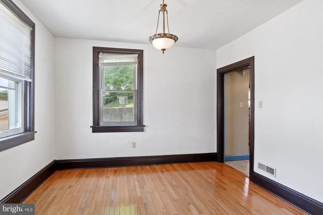 18 MANCHESTER ST, Glen Rock, PA 17327