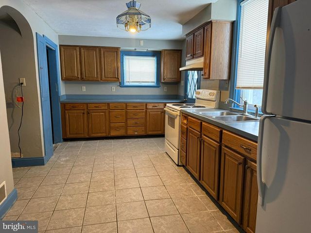 18 MANCHESTER ST, Glen Rock, PA 17327