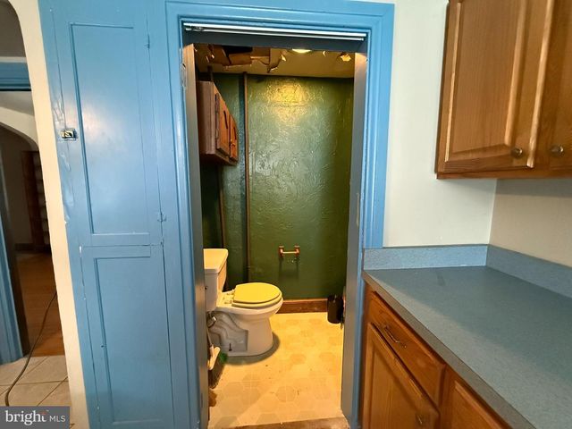 18 MANCHESTER ST, Glen Rock, PA 17327