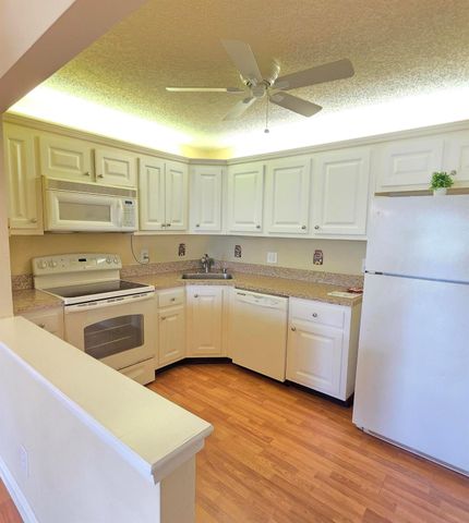 410 Pine Glen Lane D2, Greenacres, FL 33463