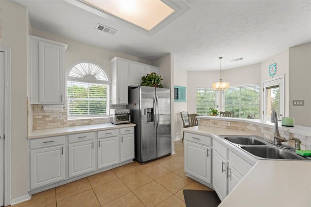 44 Parkway Place, Houston, TX 77040