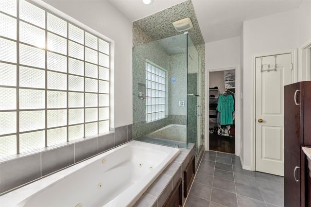 44 Parkway Place, Houston, TX 77040