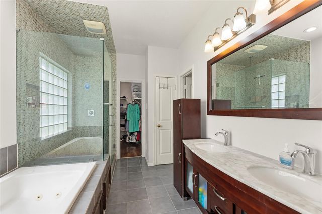44 Parkway Place, Houston, TX 77040