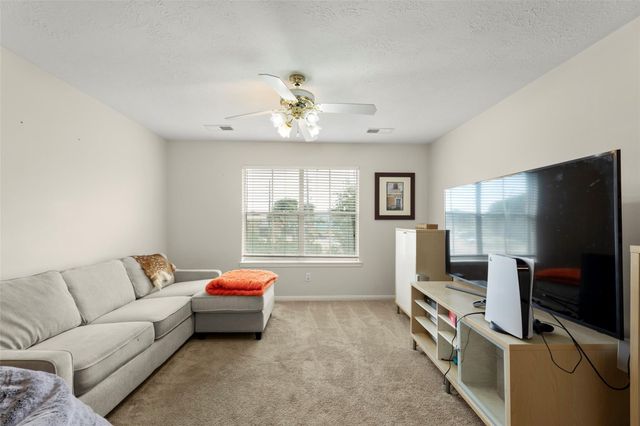 44 Parkway Place, Houston, TX 77040