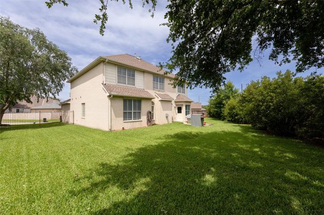 44 Parkway Place, Houston, TX 77040